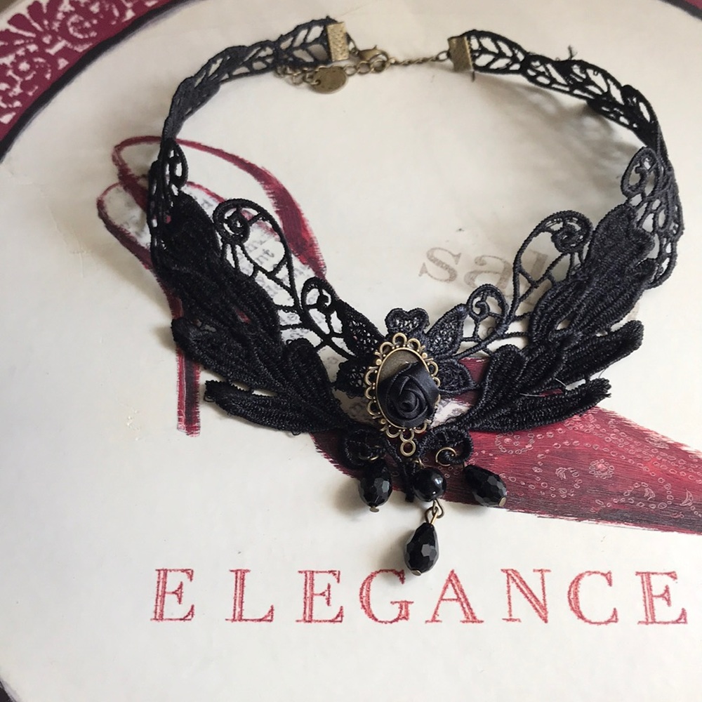 🌺Elegant Black Rose Choker🌺